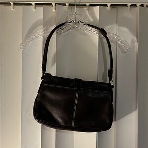 Elegant Brown Leather Shoulder Bag!